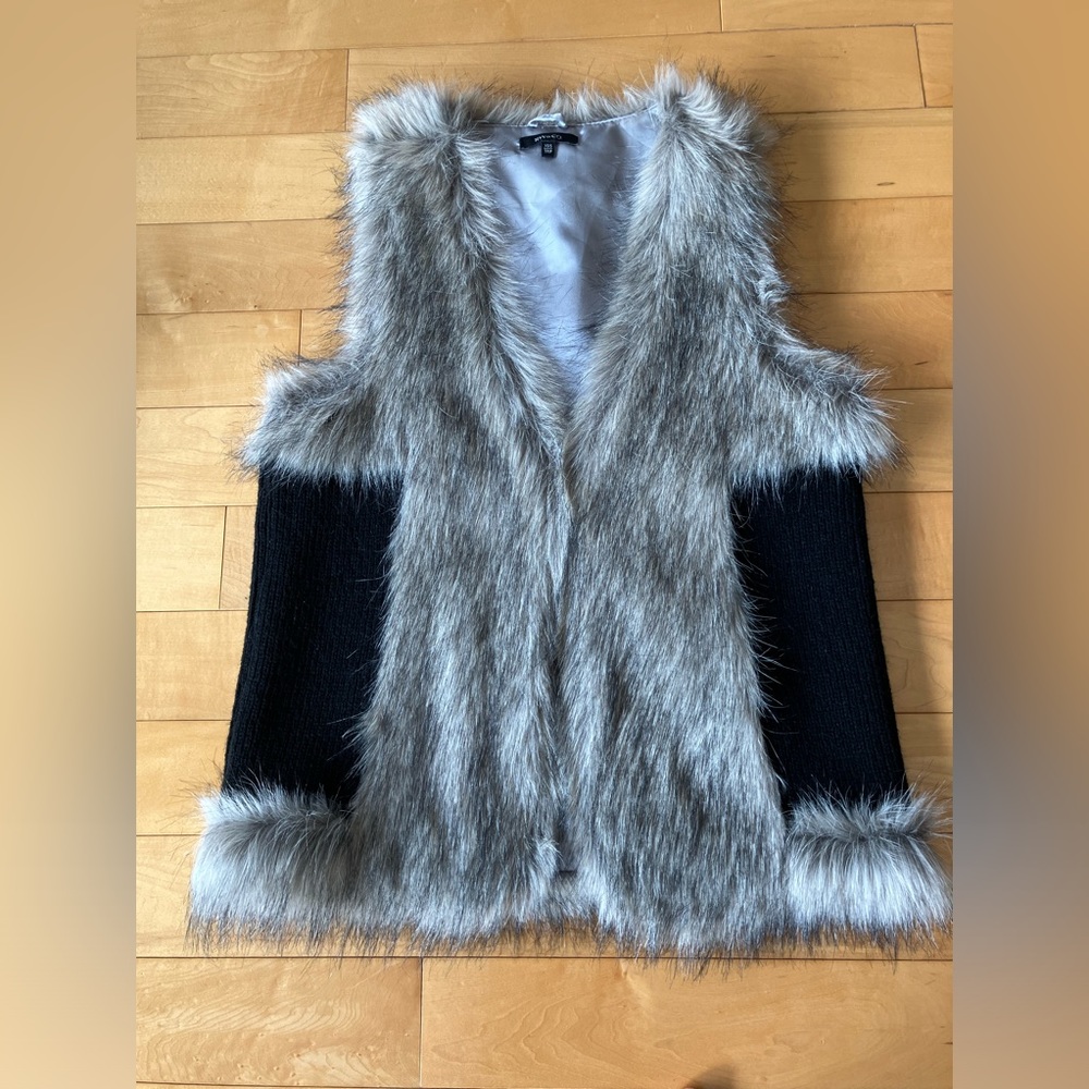 R&W faux fur and sweater knit vest